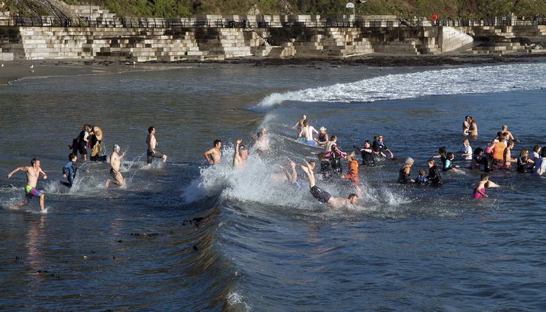 Looe RNLI - famous New Year dip - © Ian Foster / fozimage