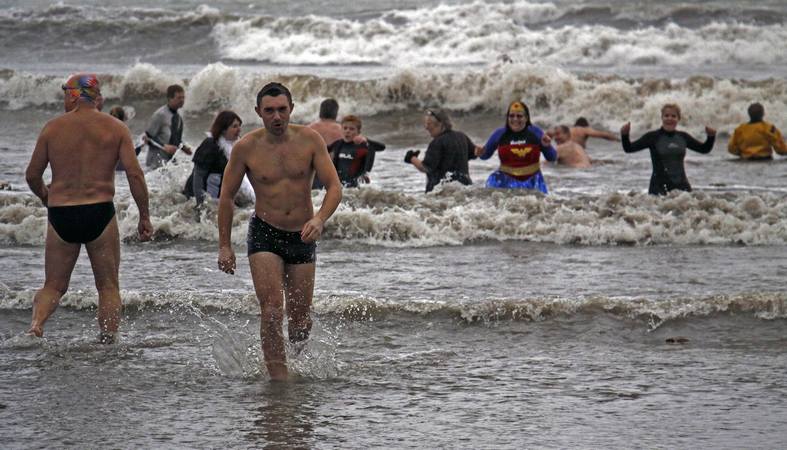 Looe RNLI - famous New Year dip - © Ian Foster / fozimage